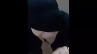 زوجة عربية تبتلع حمولته في إكس إكس إكس صريح