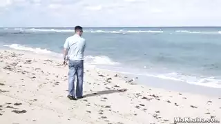 ميا خليفة تستسلم لقضيب شاب ثخين في جنس عنيف