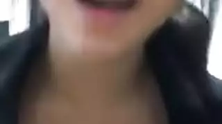 نجمت بورن سمراء صدرها كبير تتعري في الفيلم