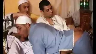 فحول عرب في إباحية مثلية خام