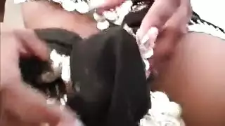 جميلة سمراء تُدمر بواسطة جنس حلق قاسي