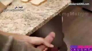 المرة الأولى في جنس ثلاثي مع فحلين ضخمين
