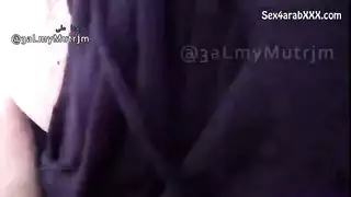 أم مثيرة ذات مؤخرة كبيرة تهيمن على ابنها الضعيف
