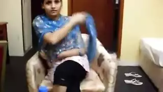 فرج مغطى بالسكر يحصل على حشوة كريمية