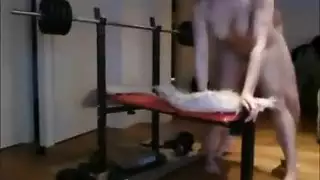 لعق الحلق قبل الشرج في الحمام