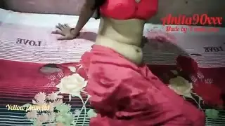نيك بنت عراقية مكنة مقطع جنس من افلام سكس عراقي بعد التبول من كسها