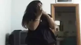 سكرتيره مكتب مع مديرها العربي