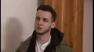 فانتازيا ممارسة الجنس مع الحصان: رجل يأخذ فرس في مشهد مع الحيوانات