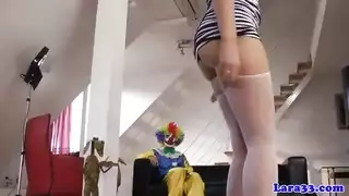 سكس متطرف مع الحيوانات: كلب هائل يسيطر على امرأة مستسلمة