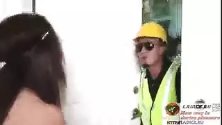 ممرضة لندن ذات الثدي المذهل تفضل ركوب القضيب على رعاية المرضى