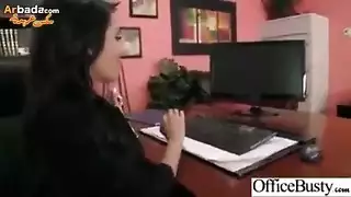 يمص ديكى تحت مكتب