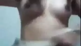 شهوة الملابس المغايرة مثليه اليابانية الثدي الصغيرة