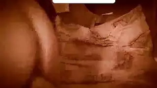 مشهد إباحي: لهو بالبظر العملاق وضرب باللعبة الشرجية