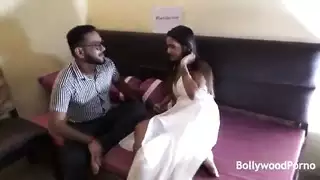 يمارس الجنس مع صديقة امه في عيد ميله