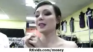 يجبر اختة على السكس لدفع إيجار المنول
