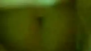 شاب ممتلئ يستمني بقوة ويقذف على نفسه