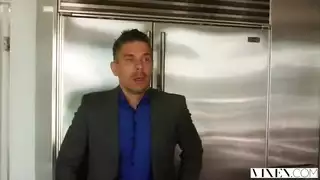 شقة في نعش جذاب