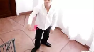إباحية الحيوانات: شاب يمارس الجنس مع كلبه الأليف