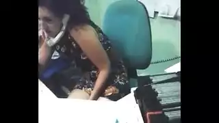 سمراء رشيقة تحب الشرج العنيف والحلق العميق