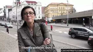 حلوة تمص بقوة في الشارع