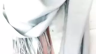 بنوتة محجبة تصور فيديو اغراء وترسله لحبيبها على فيسبوك | سكس عربي اغراء جديد