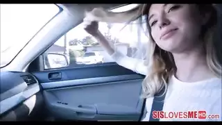 نكاح الأخ والأخت: الشقراء تُضرب بقوة في المركبة