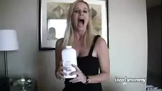 fetish infantilism رجل يعبد ويدلل في لعبة دور الحفاضات