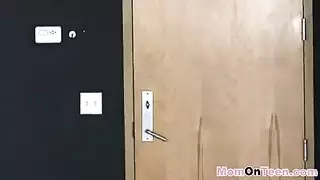 قضيب الفوتا يملأ الفتاتين في جنس جماعي جامح