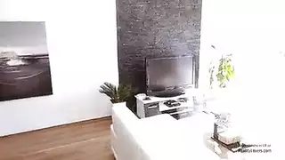مفاجاة الزوجة بديك