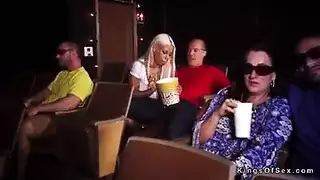 جهد قصوي في الإباحية: يضخ فرجها الرطب