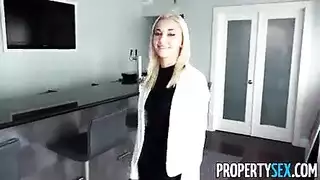 شقراء مع الثدي الصغيرة يريد ديك عميق في كس