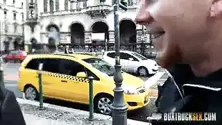 مكتب إكس إكس إكس: مؤخرة سمراء تناك بقضيب تنفيذي