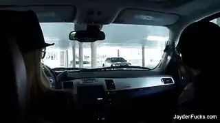 نساء مثيرات ممتلئات في مشاهد جماع صارخة