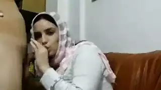 بعد ابتلاع السائل، محجبة تتوسل لشرج قاسي