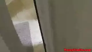 تلك المؤخرة المدورة بالجينز الضيق