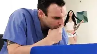مؤخرة أدميرا الممتلئة تُملأ بالسائل المنوي