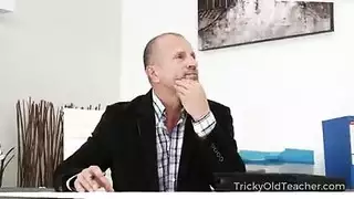 مقابلة السكرتيرة تنتهي بترقية مليئة بالسائل المنوي