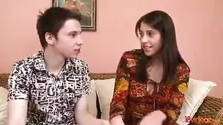 يعود هذا الصبي إلى منزله لتعلم الرياضيات