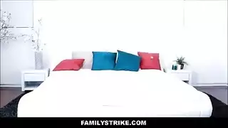 أداء جنسي مختل لفتاة جميلة