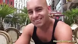 تدليك شهواني يؤدي إلى جماع مهبلي عميق