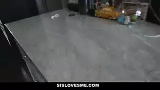 قضيب كبير يتشاركه الأصدقاء في جلسة جنس جماعي مُثيرة