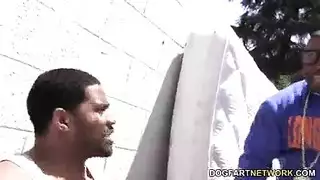 حلوات سمر تشارك شباب في دش ساخن بعد المباراة