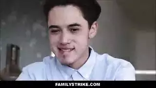 جسدها الصغير يخفي فرجًا شهوانيًا كنجمة بورنو
