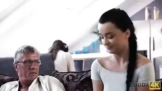 امرأة تجبر ولدها الصغير على اغتصابها