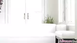 اختراق عميق للشاب اليافع في فرج مبلول رطب