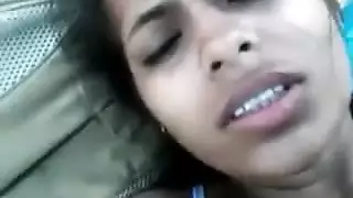 كرسي المكتب يصبح عرشها الجنسي فتاة مصرية تُمارس معها الجنس