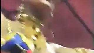 ربة منزل متحمسة تمتلئ بالسائل المنوي بعد المص