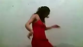 الديوث يشاهد كل حفرة تُستعمل