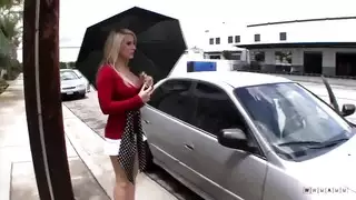 كانت تضاجع ابن جارها بالثديين