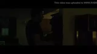 الفتاة الحمراء إيميلي كاين تدمر مهبلها الضيق في الخارج